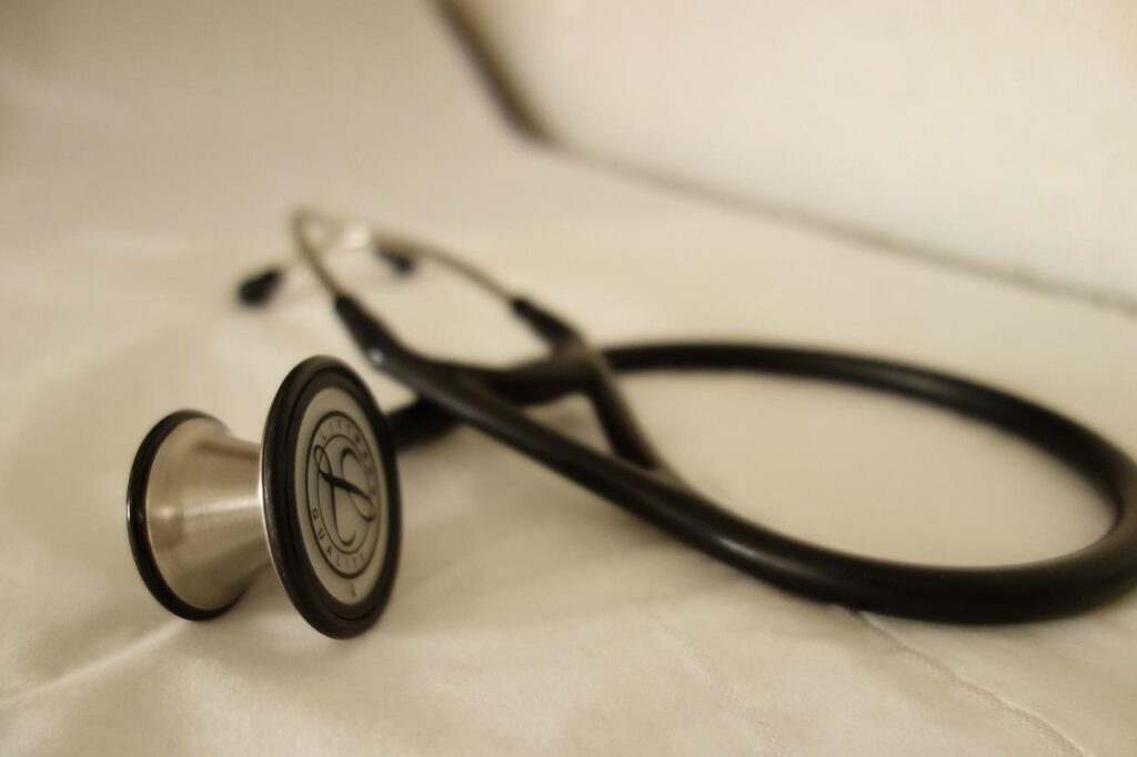 stethoscope, doctor, health-2359757.jpg