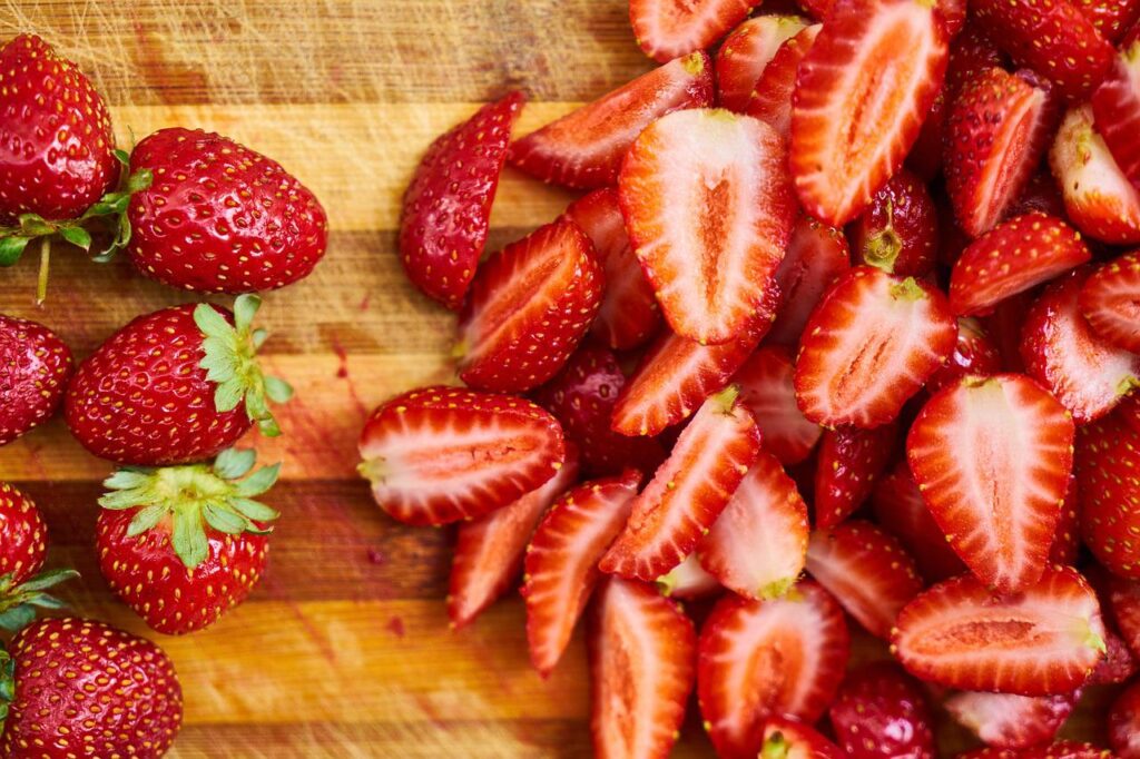 strawberries, red, sliced-2960533.jpg